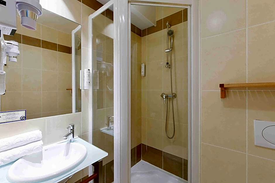 Kyriad Crepy En Valois