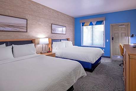 Standard Queen Room with Two Queen Beds - Drive Up Access