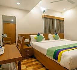 Treebo Elite Plaza, 700 Mtrs From Madikeri Fort