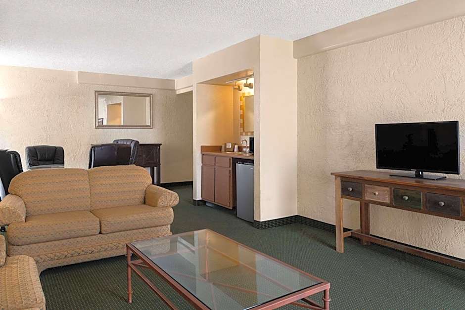 Ramada Tucson