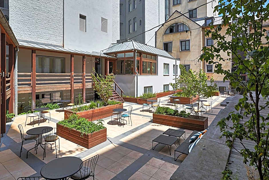 Urban Yard Hotel