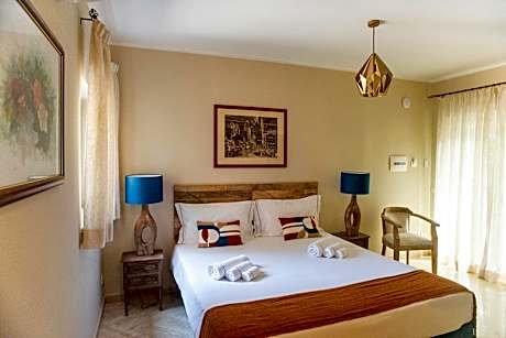 Apartment with Pool View