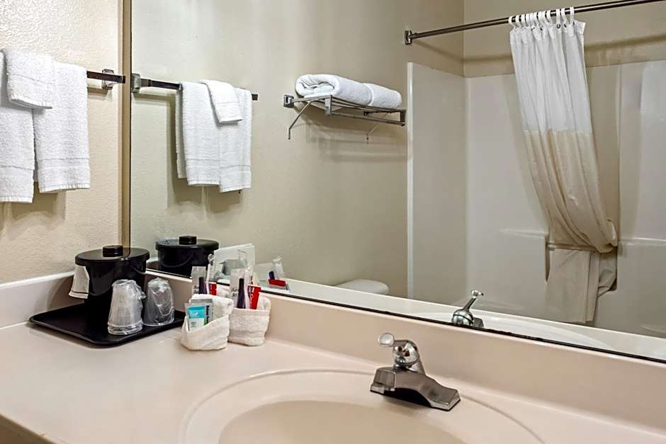 GuestHouse Inn & Suites Kelso