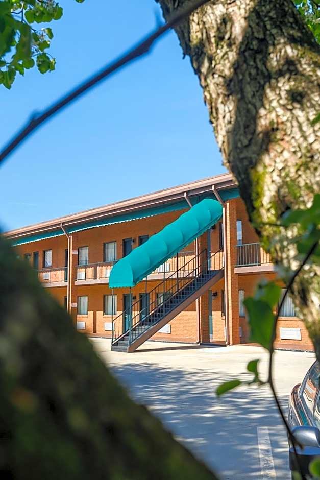 Gadsden Inn and Suites
