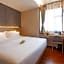 Wenxing Hotel (Guangzhou Beijing Road Pedestrian Street Haizhu Square Subway Station)