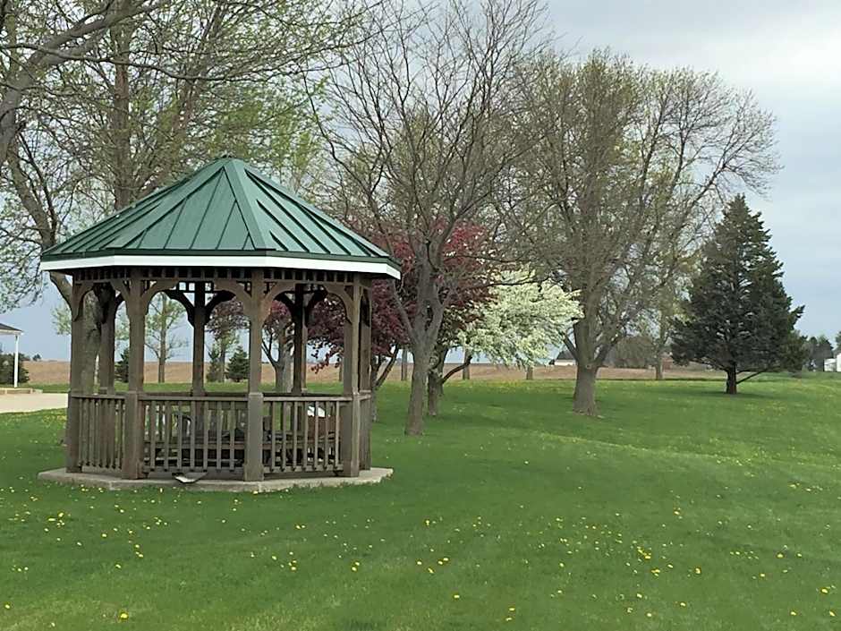 Crest Country Inn