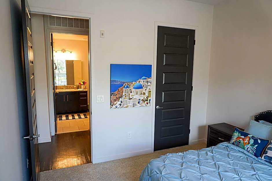 Luxury furnished & Designed 2 Bedroom Part Hotel in Woodland Hills