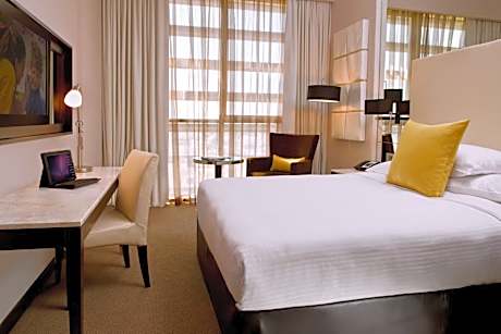 Centro Prime Room - Queen Bed