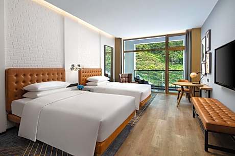 Deluxe Double Room with Balcony and Mountain View