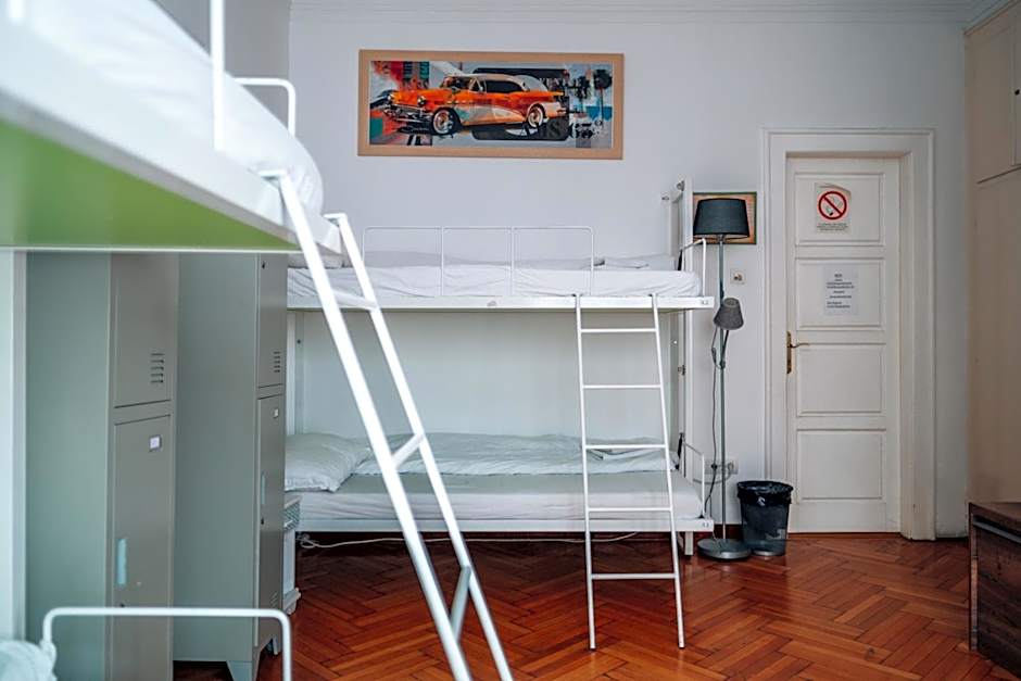 Central 4 Bedroom 154m2 Apartment with terrace