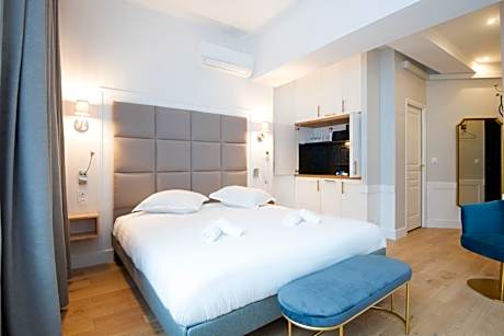 Deluxe King Suite