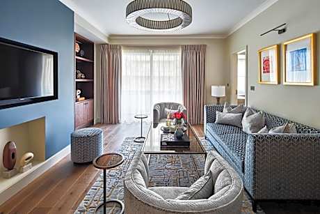 Deluxe Two-Bedroom Apartment with Garden View