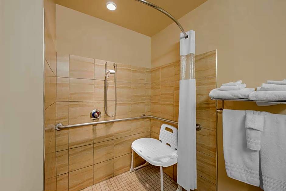 Microtel Inn & Suites by Wyndham Quincy Downtown/River Area