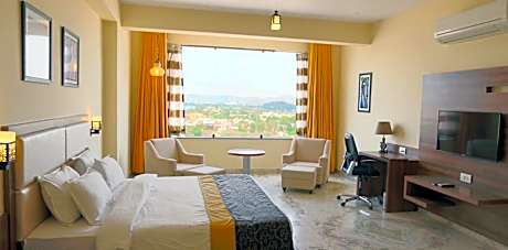 Premier Lake View Twin Room