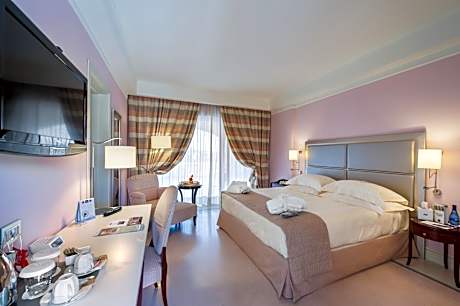 Family Queen Room