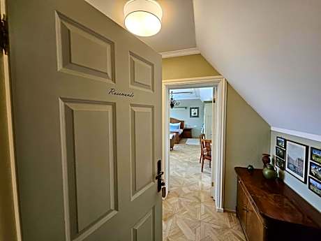 Deluxe Suite with Spa Bath