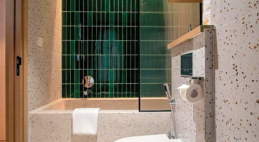 Me Saigon Boutique Hotel