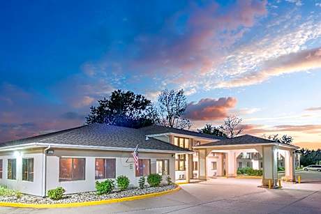 Super 8 by Wyndham Ottumwa