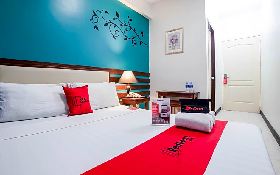 RedDoorz Plus near Rizal Junction