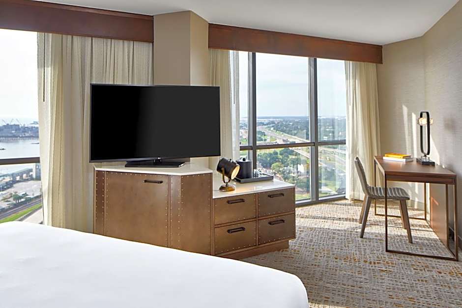 Renaissance Mobile Riverview Plaza Hotel