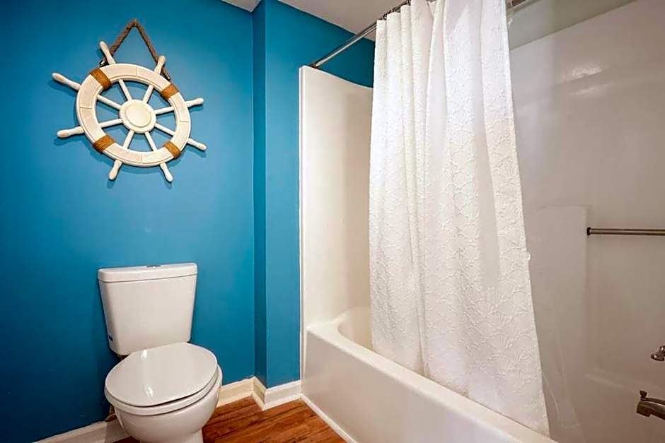 Beautiful Blue Ocean Condo