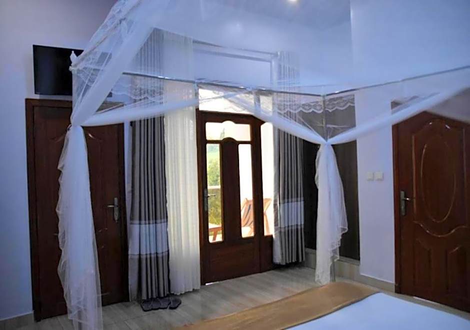 Chimpanzee Lodge