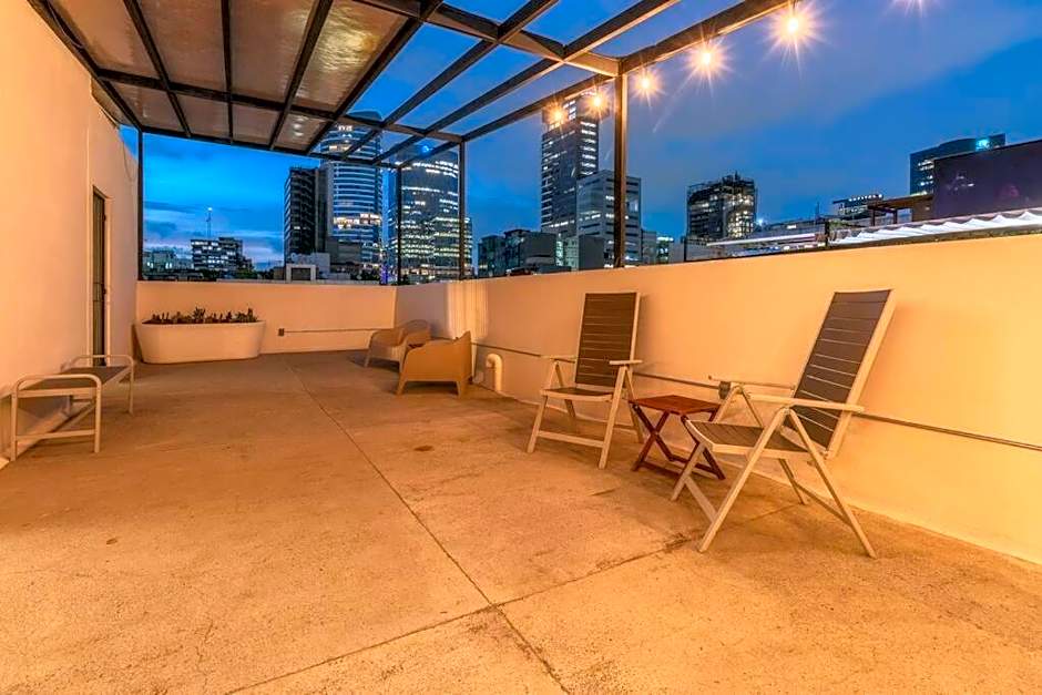 Zielo 1Bdrm 1bath fits 6 AC Rooftop views