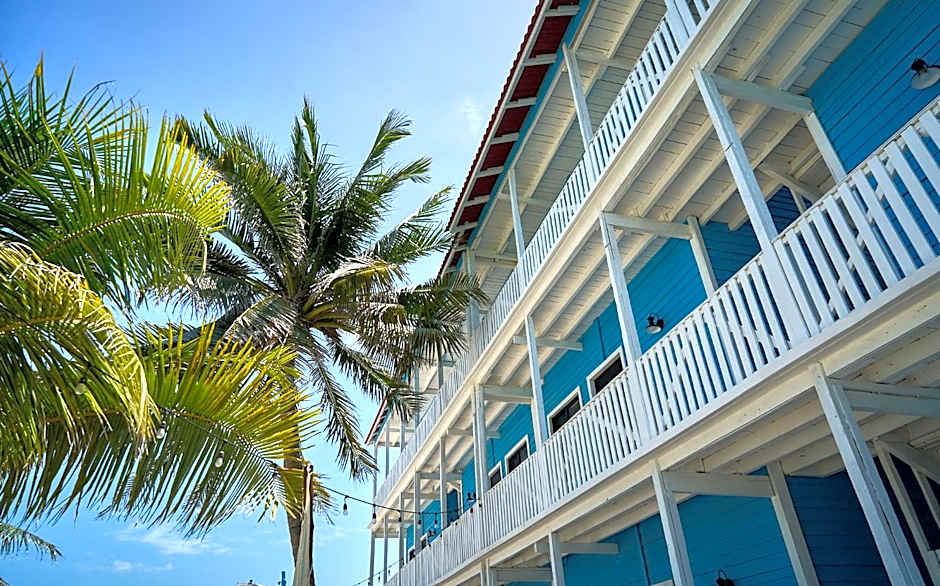 El Faro Beach Front by ÓOL Hotels