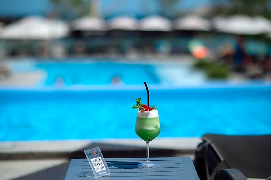 Alezzi Infinity Aparthotel & Spa