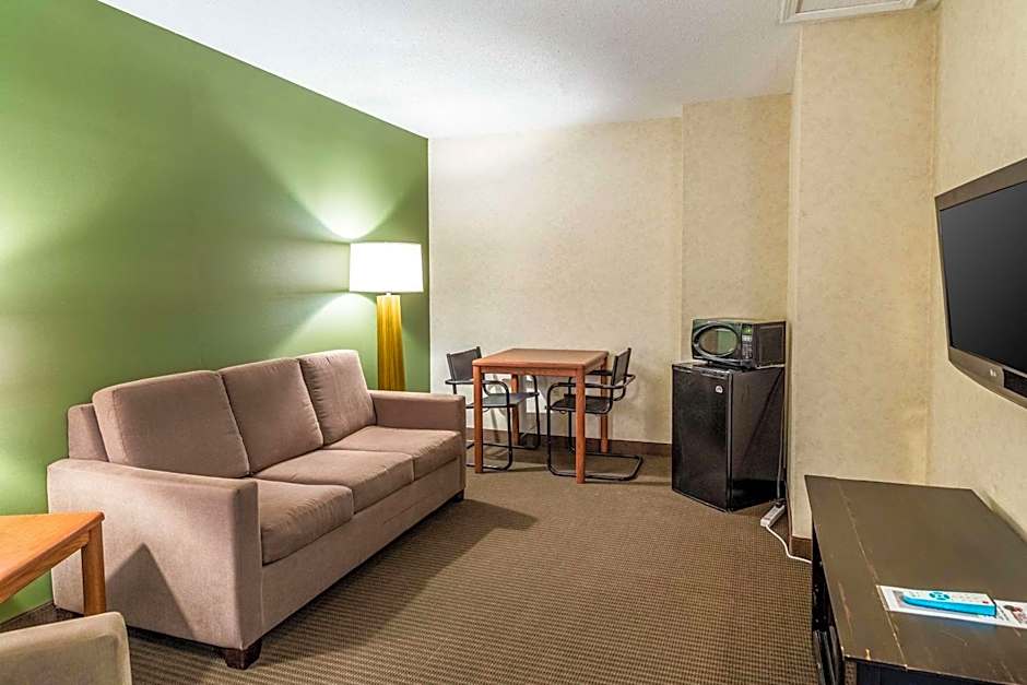 Sleep Inn & Suites Bay View Acme - Traverse City