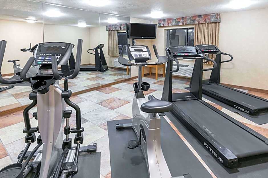 Baymont by Wyndham Arlington At Six Flags Dr