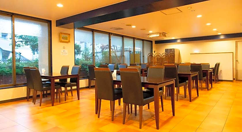 OYO Sasebo Palace Hotel