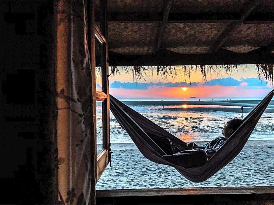 Castaway Beach Bungalows