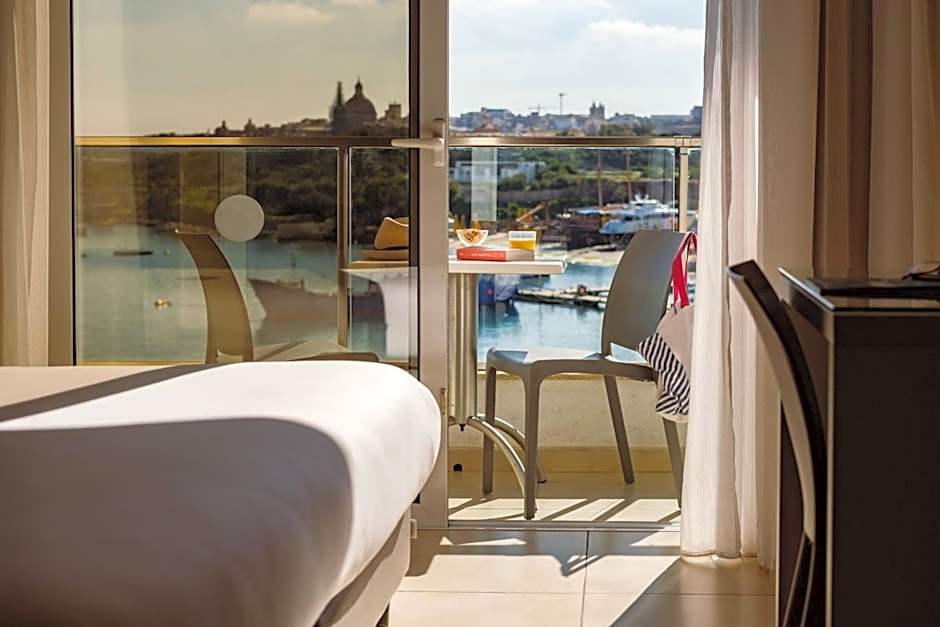 115 The Strand Hotel by NEU Collective