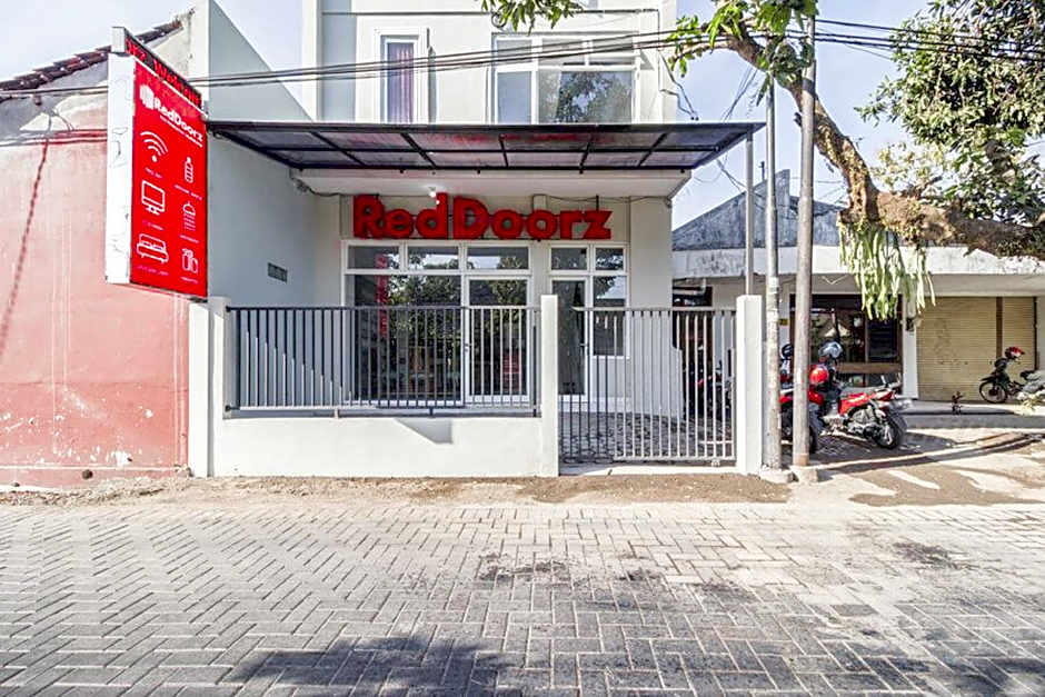 RedDoorz near Condongcatur Bus Station