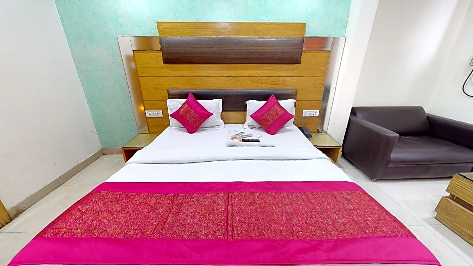 Hotel Lav-Kush Deluxe