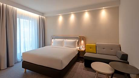 Standard Queen Room with Sofa Bed - Non-Smoking