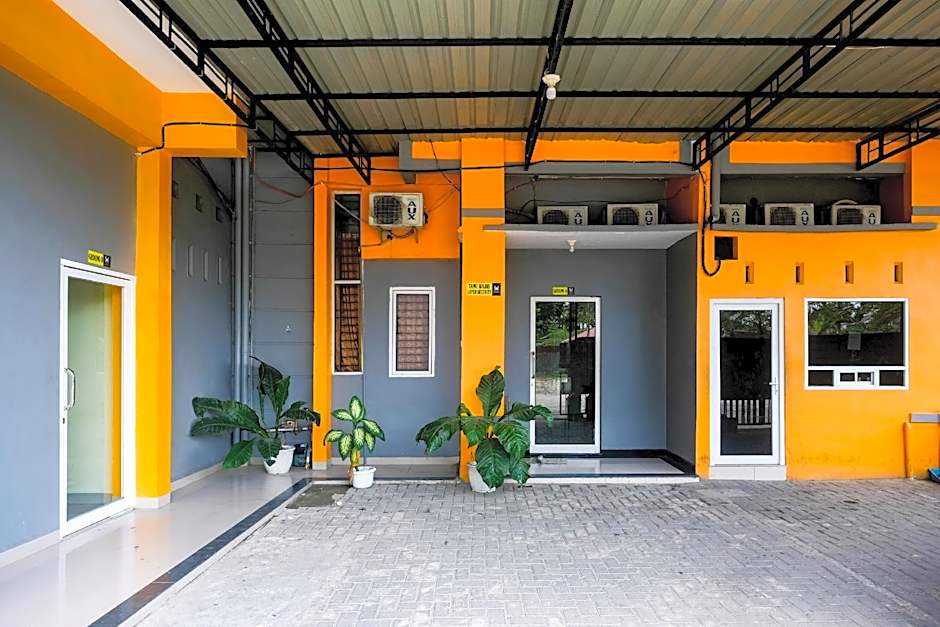 RedDoorz @ Teratai Homestay Medan Amplas