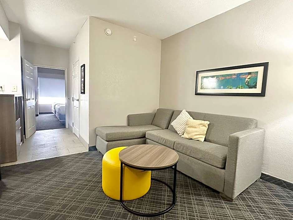 Comfort Inn & Suites Calhoun South