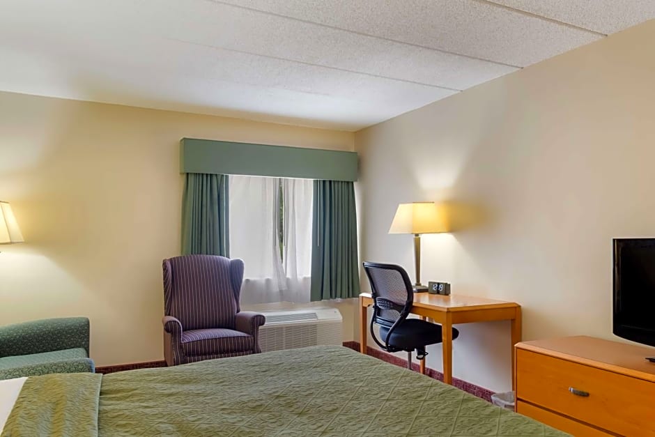 All Seasons Inn & Suites