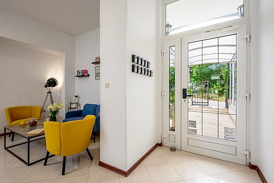 Yellow house with private parking