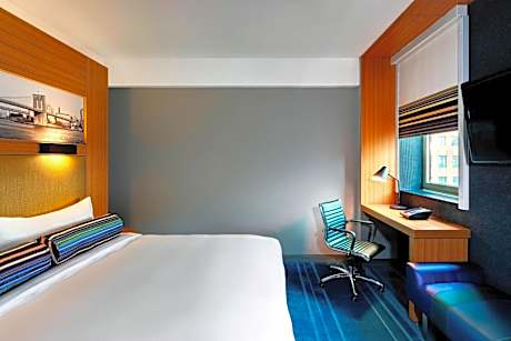Suite, 1 King, Sofa bed, Corner room