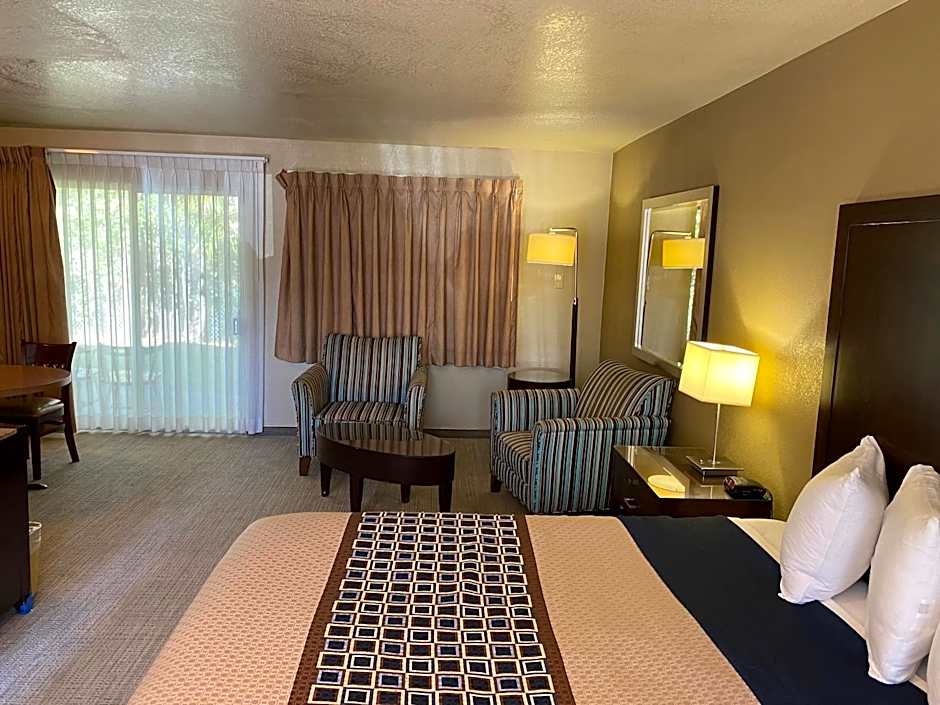 Vino Inn & Suites