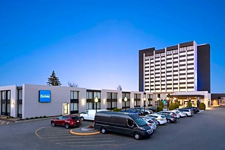 Travelodge Hotel & Convention Center by Wyndham Quebec City
