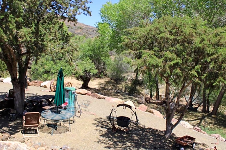 Creekside Lodge and Cabins