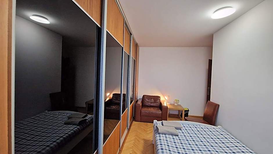 Niebieski Meander Pokoje blisko metra