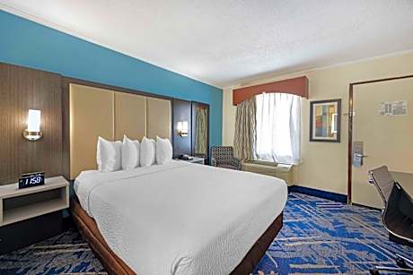 Queen Room with Shower Only - Non-Smoking