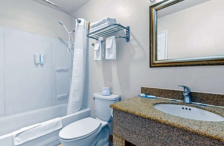 Rodeway Inn & Suites Portland West - Beaverton