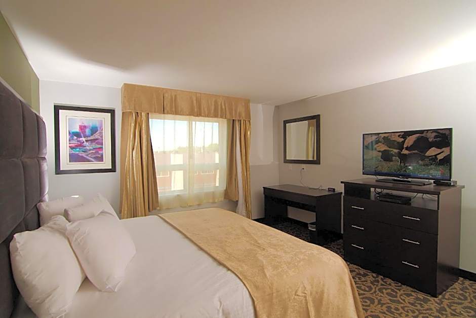 Paradise Inn and Suites Redwater