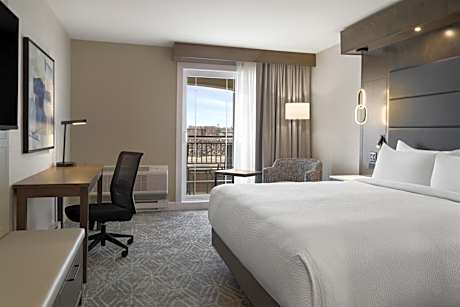 Larger King Room with Balcony - Non-Smoking